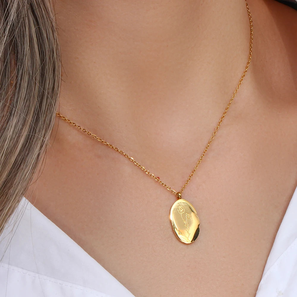 Fleur de Mois Necklace