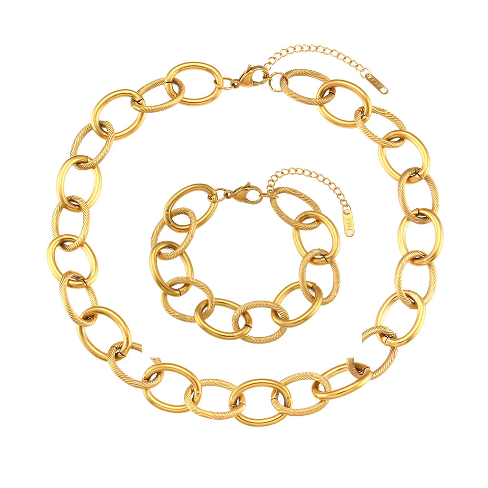 Bold Loop Necklace