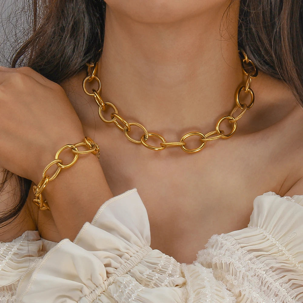 Bold Loop Bracelet