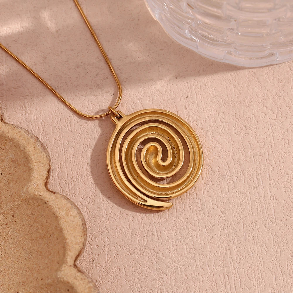 Swirl Conch Necklace