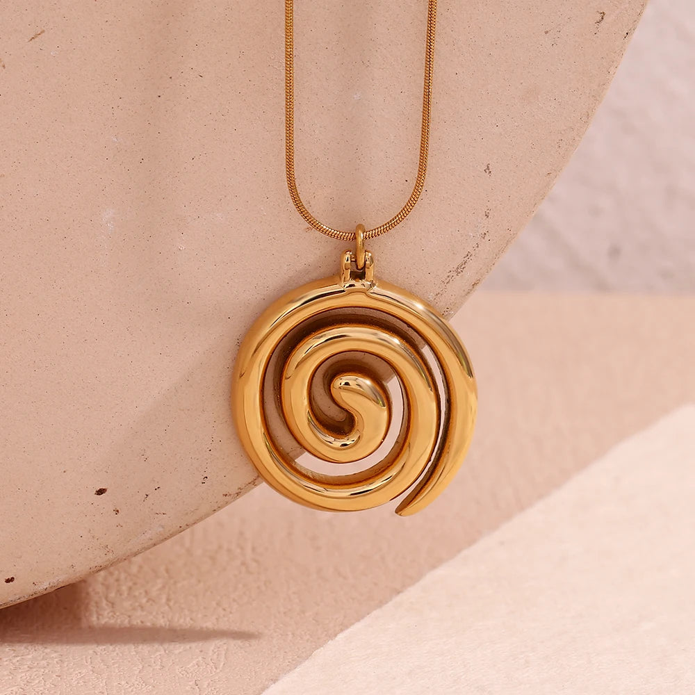 Swirl Conch Necklace