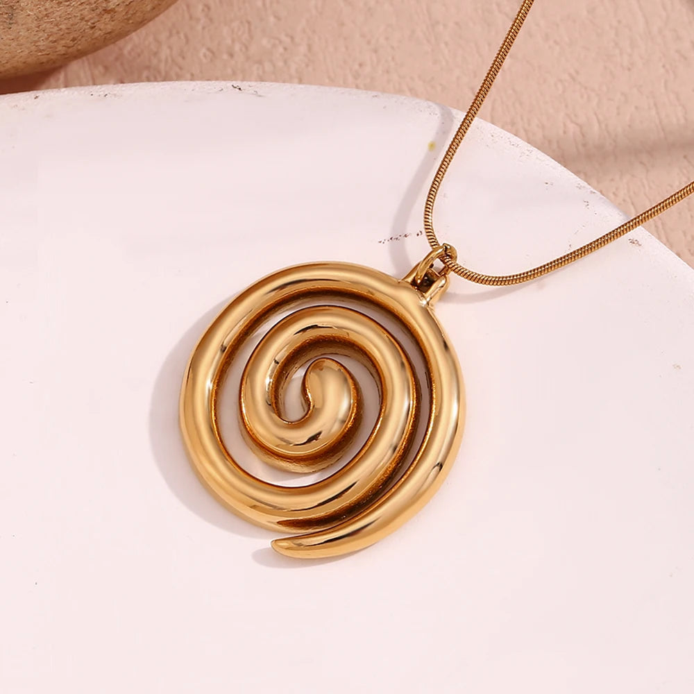 Swirl Conch Necklace